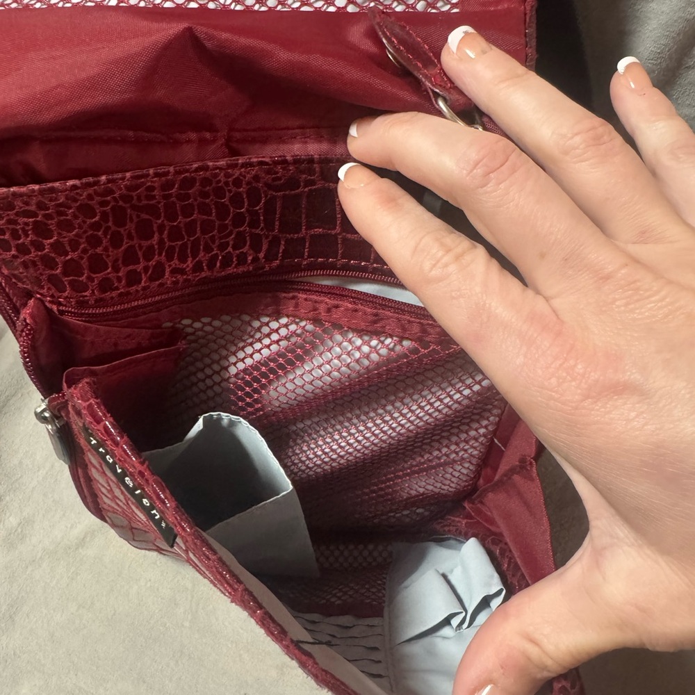 Travelon Red Crocodile Pattern Crossbody Bag - Picture 5 of 8